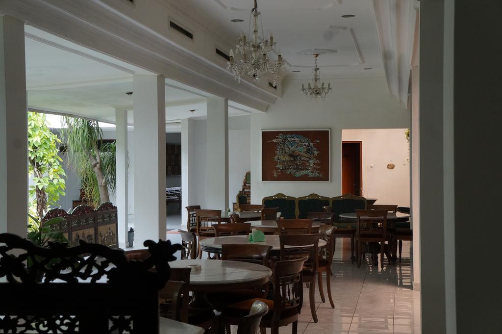 Hotel Kirana Yogyakarta Ngoại thất bức ảnh